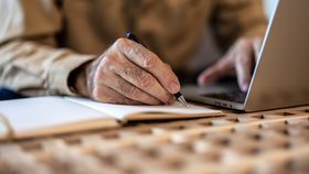 Cum se calculează noile pensii? Poți afla singur acasă câți bani vei primi din septembrie 2024